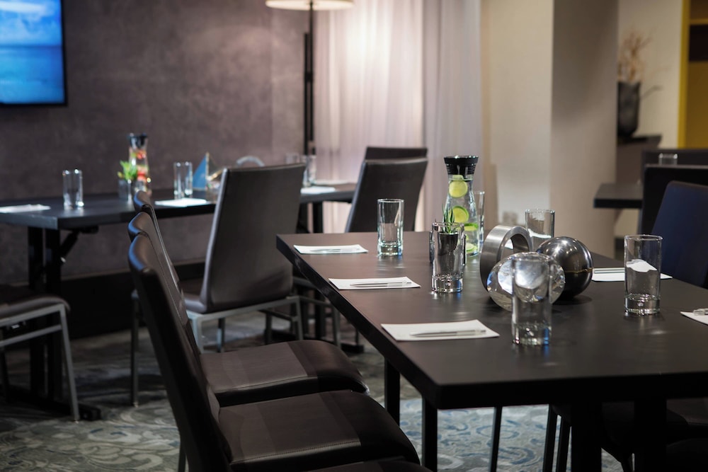 Renaissance New York Times Square Hotel by Marriott — Restaurant & bars in New York City, New York State