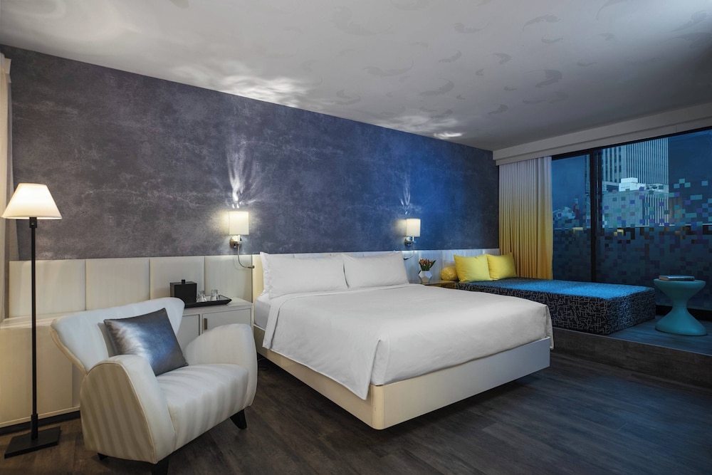 Renaissance New York Times Square Hotel by Marriott — Hotel rooms in New York City, New York State