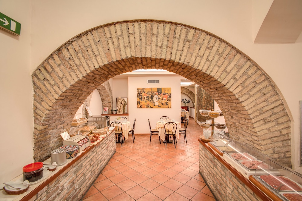 Hotel Corona — Restaurant & bars in Rome, Lazio