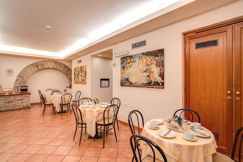 Hotel Corona — Restaurant & bars in Rome, Lazio