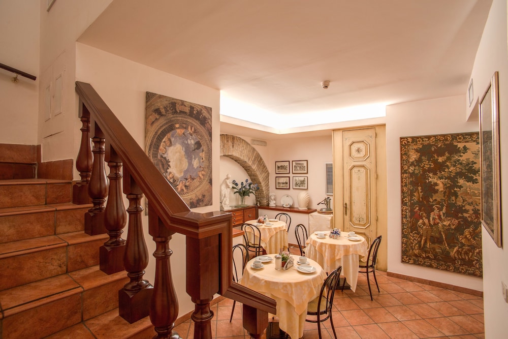 Hotel Corona — Restaurant & bars in Rome, Lazio