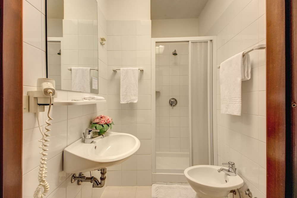 Hotel Corona — Hotel rooms in Rome, Lazio