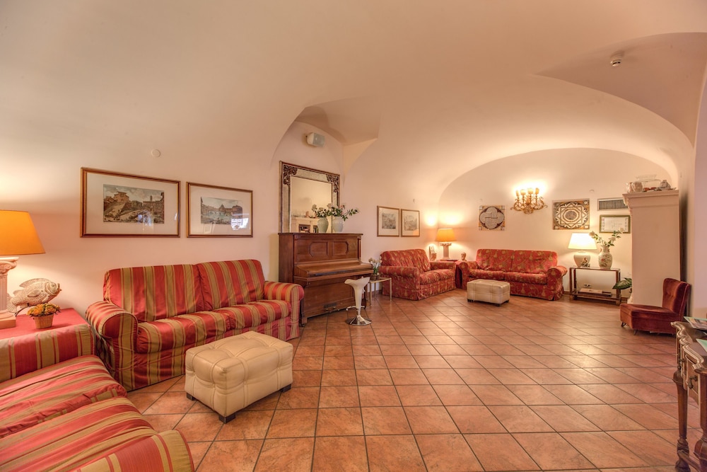 Hotel Corona — Hotel rooms in Rome, Lazio