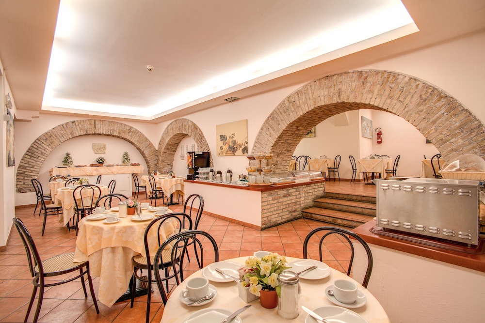 Hotel Corona — Restaurant & bars in Rome, Lazio