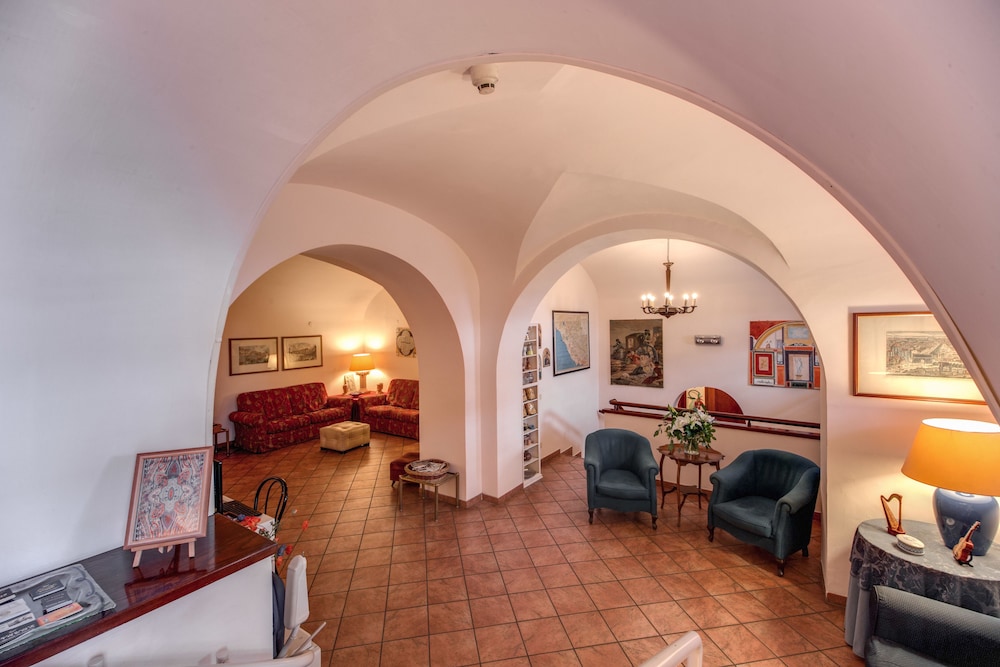 Hotel Corona — Hotel building in Rome, Lazio