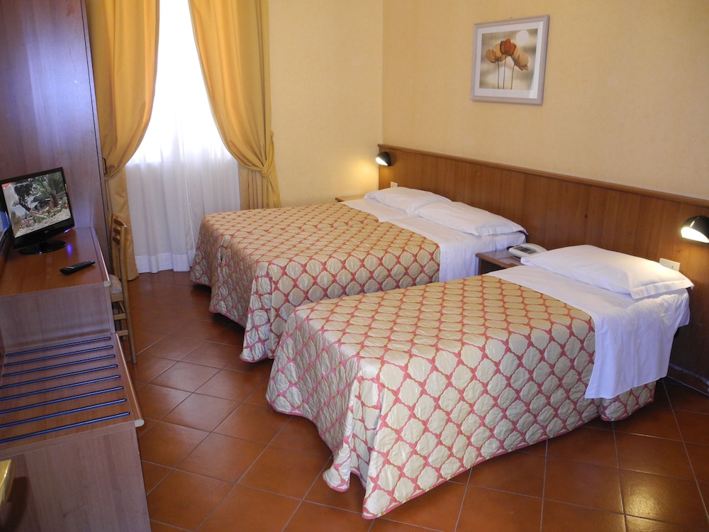 Hotel Corona — Hotel rooms in Rome, Lazio