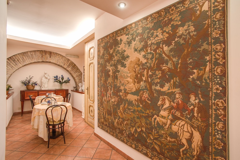 Hotel Corona — Restaurant & bars in Rome, Lazio