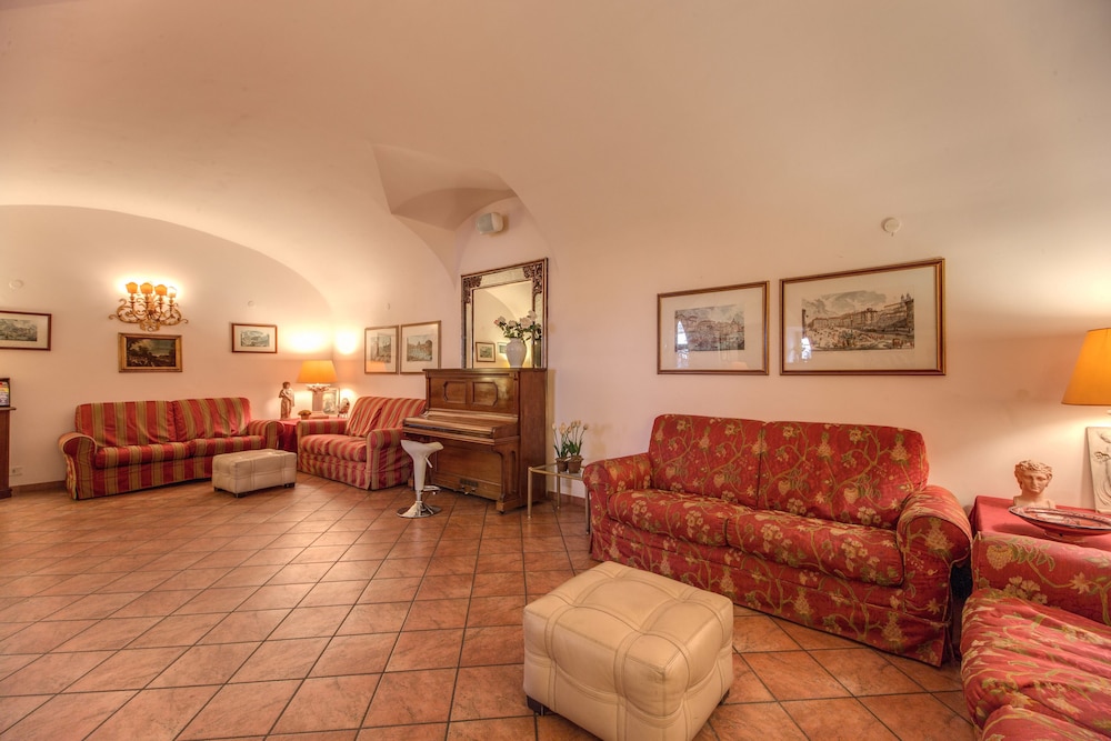 Hotel Corona — Hotel rooms in Rome, Lazio