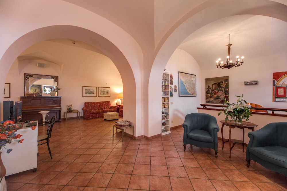 Hotel Corona — Hotel rooms in Rome, Lazio