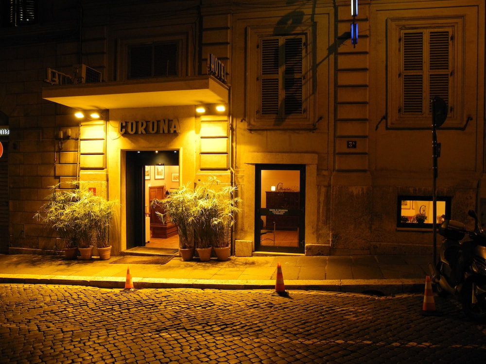 Hotel Corona — Hotel building in Rome, Lazio