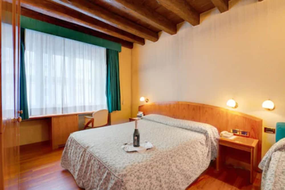 Hotel Corot — Hotel rooms in Rome, Lazio
