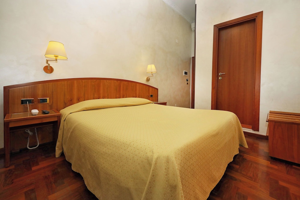 Hotel Corot — Hotel rooms in Rome, Lazio