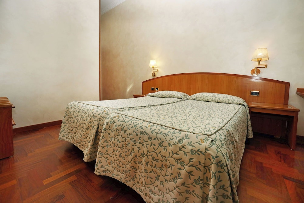 Hotel Corot — Hotel rooms in Rome, Lazio