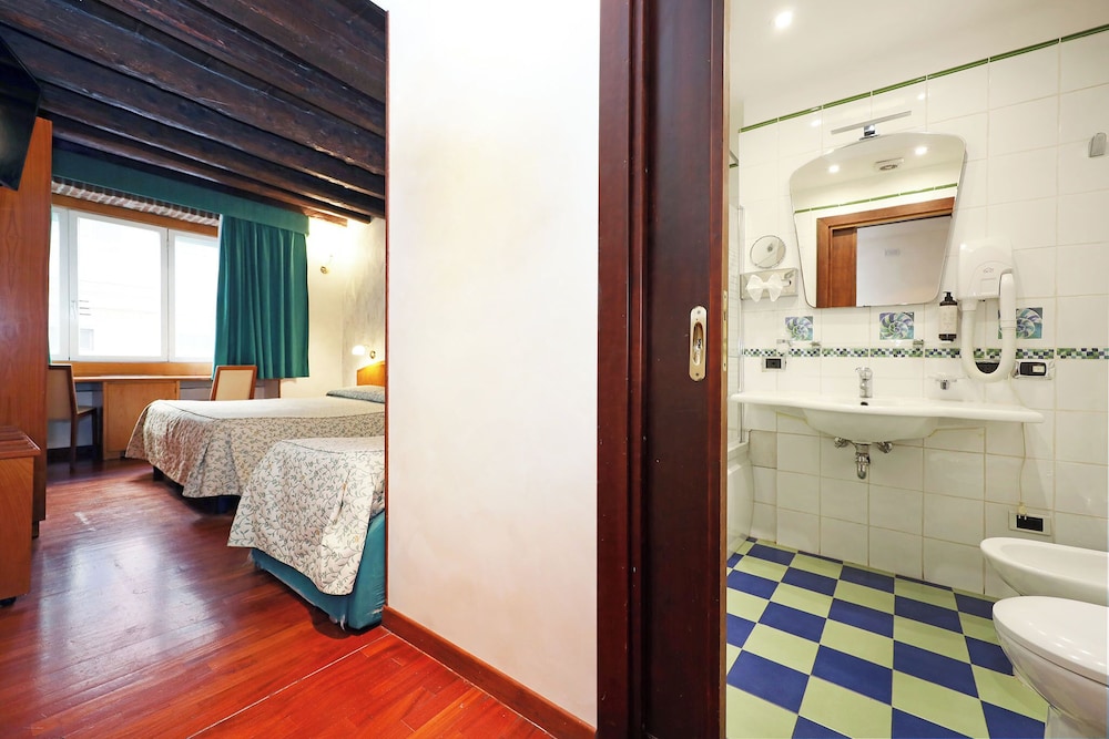 Hotel Corot — Hotel rooms in Rome, Lazio