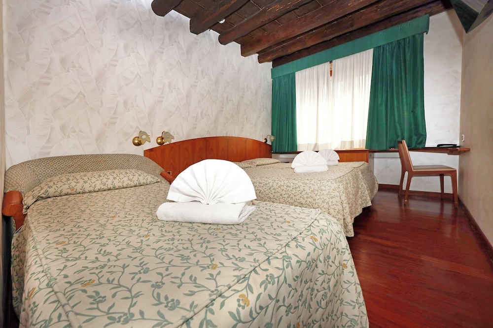Hotel Corot — Hotel rooms in Rome, Lazio