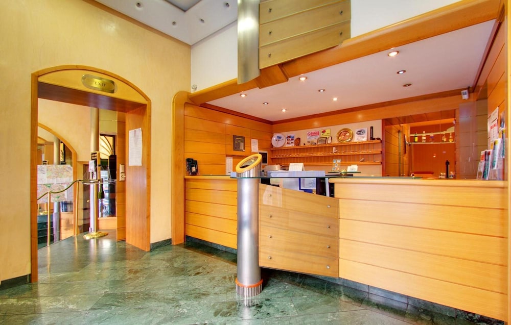 Hotel Corot — Hotel building in Rome, Lazio
