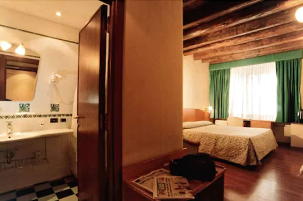 Hotel Corot — Hotel rooms in Rome, Lazio