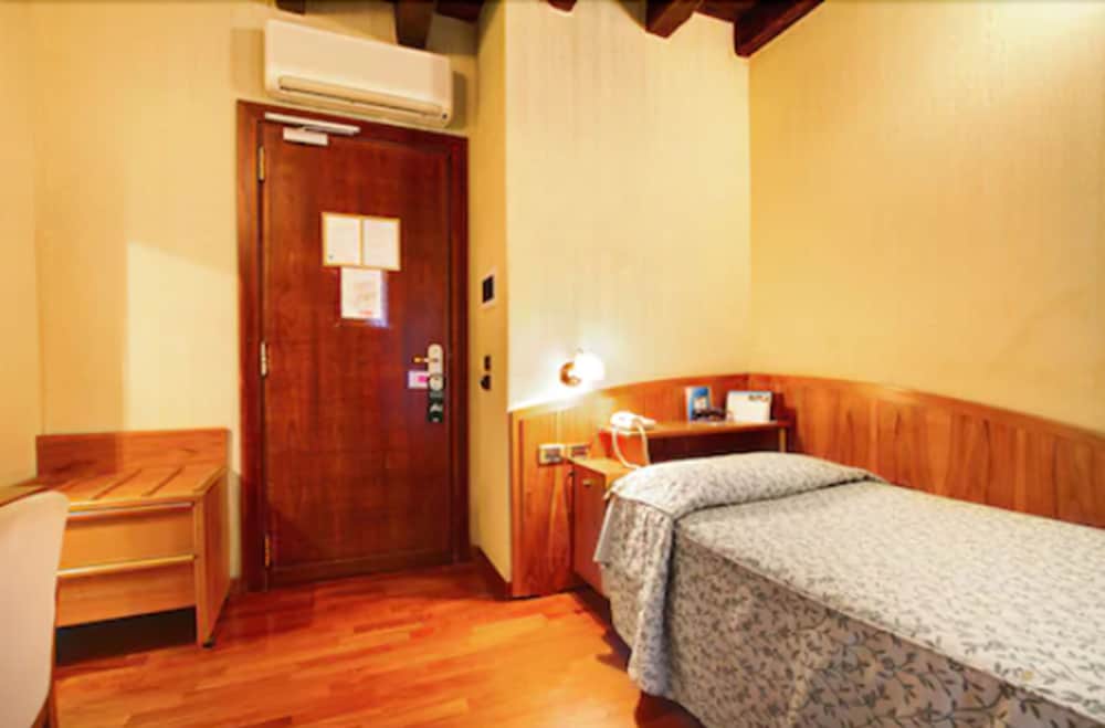 Hotel Corot — Hotel rooms in Rome, Lazio