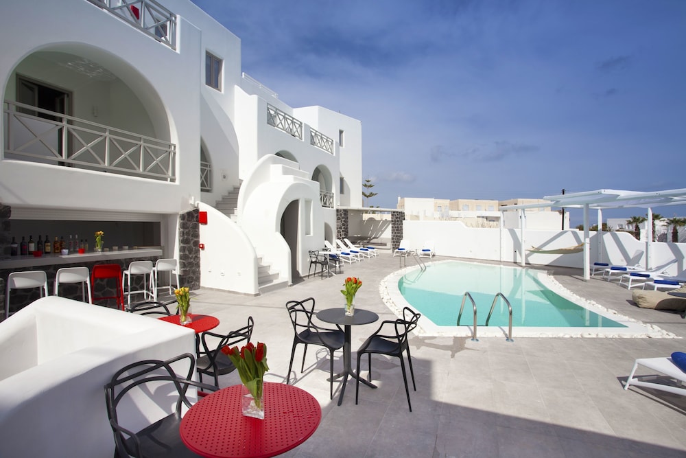 La Bellezza Eco Boutique Hotel — Swimming pool in Kamari, South Aegean