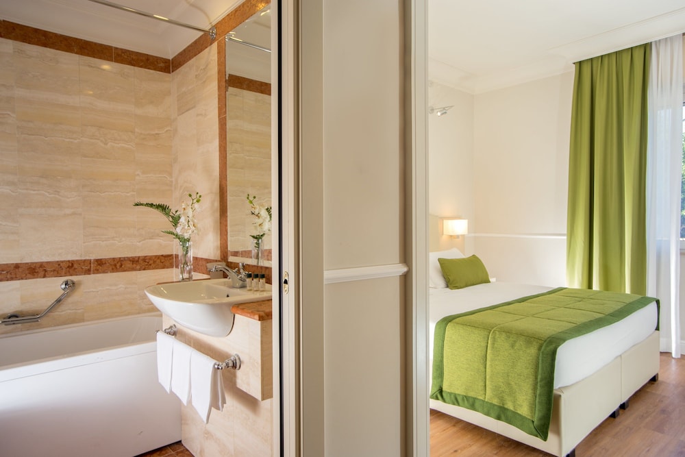 Hotel Cristoforo Colombo — Hotel rooms in Rome, Lazio