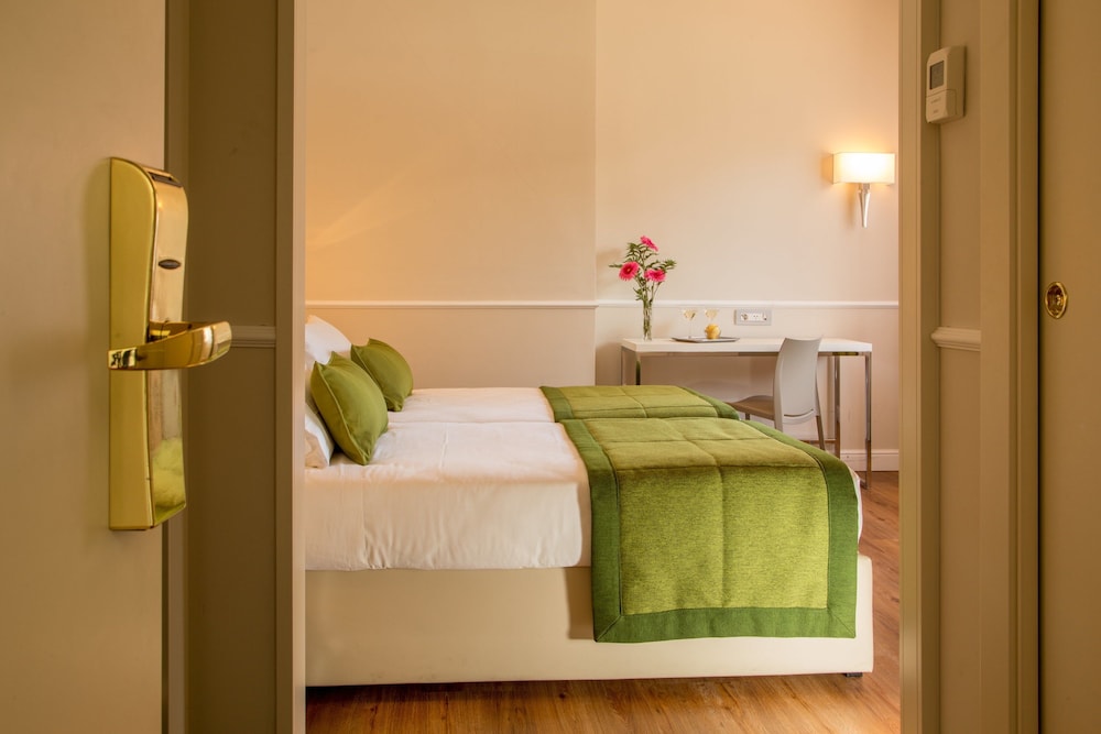 Hotel Cristoforo Colombo — Hotel rooms in Rome, Lazio