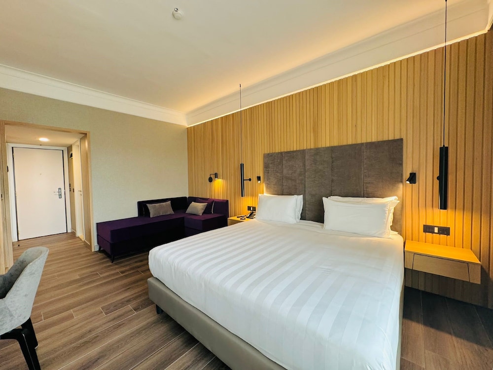 Crowne Plaza Rome-St. Peter's Hotel & Spa by IHG — Hotel rooms in Rome, Lazio
