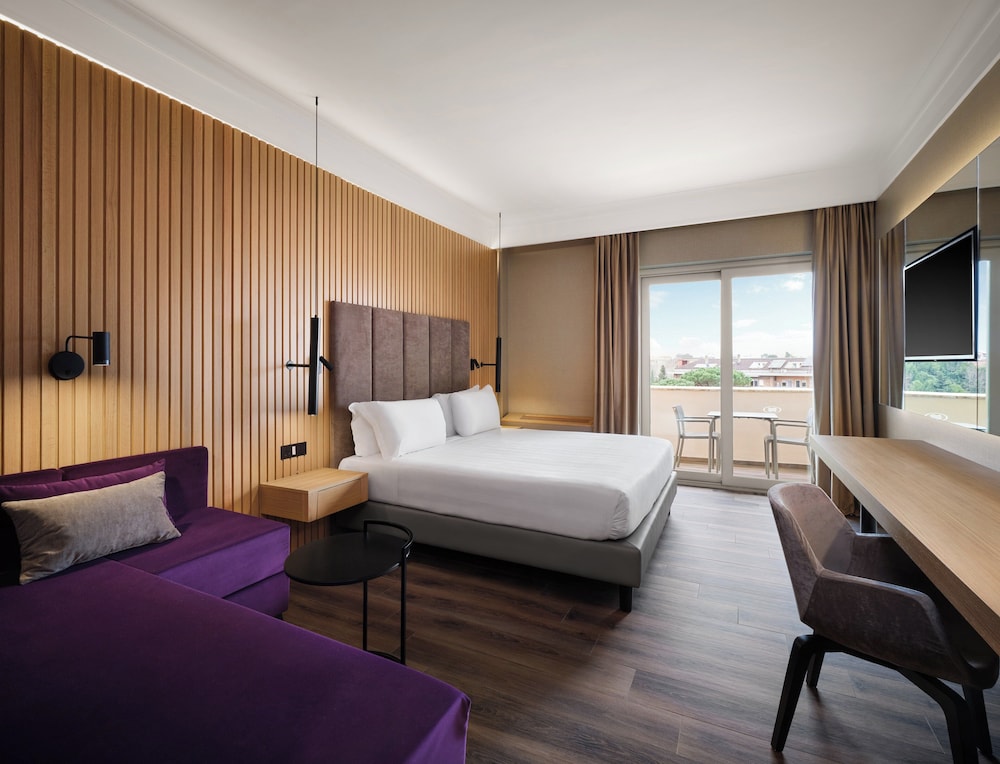 Crowne Plaza Rome-St. Peter's Hotel & Spa by IHG — Hotel rooms in Rome, Lazio