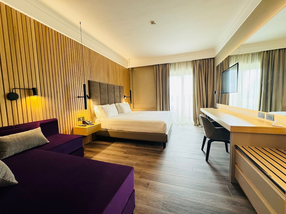 Crowne Plaza Rome-St. Peter's Hotel & Spa by IHG — Hotel rooms in Rome, Lazio