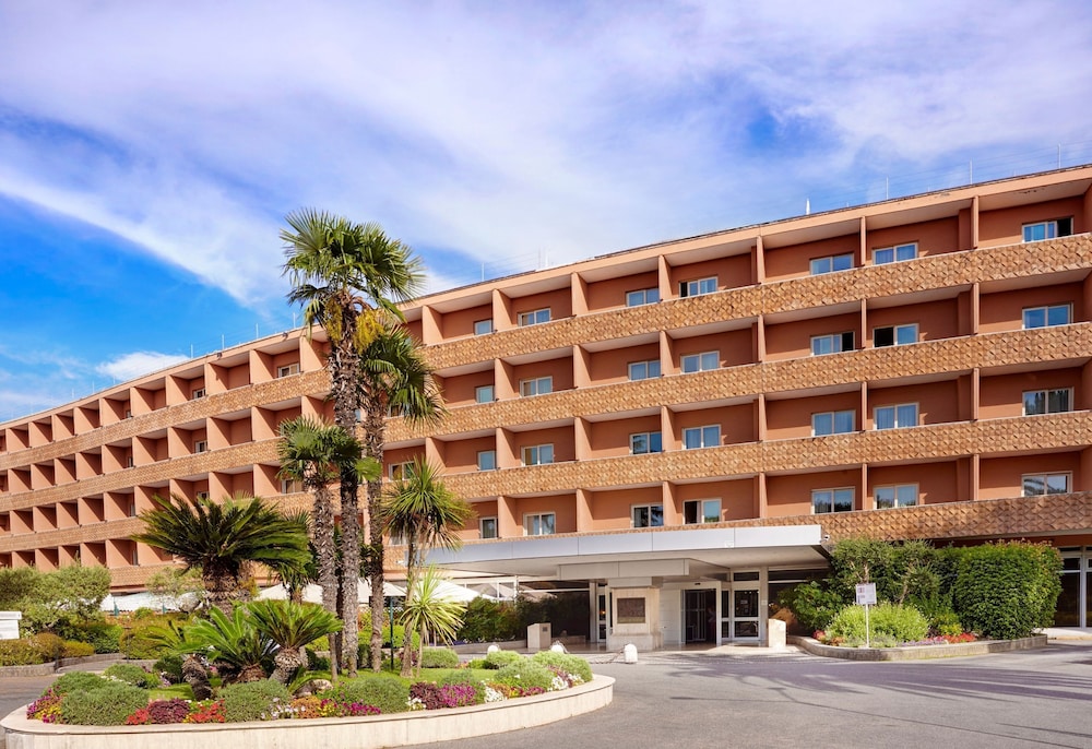 Crowne Plaza Rome-St. Peter's Hotel & Spa by IHG — Hotel building in Rome, Lazio