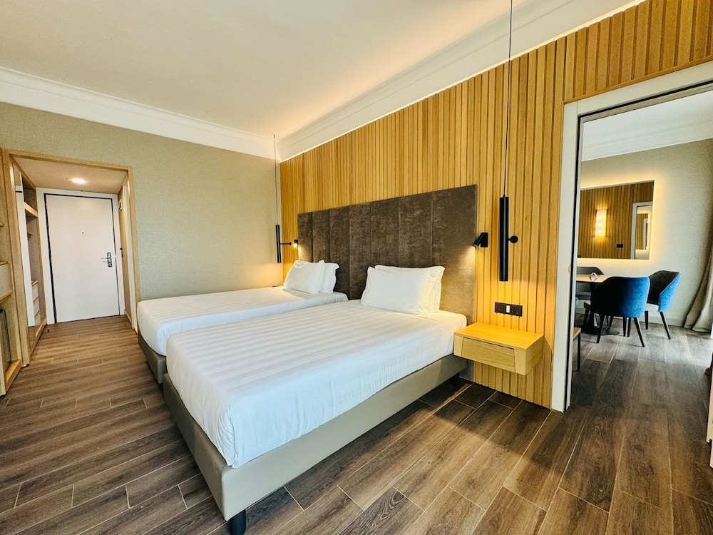 Crowne Plaza Rome-St. Peter's Hotel & Spa by IHG — Hotel rooms in Rome, Lazio