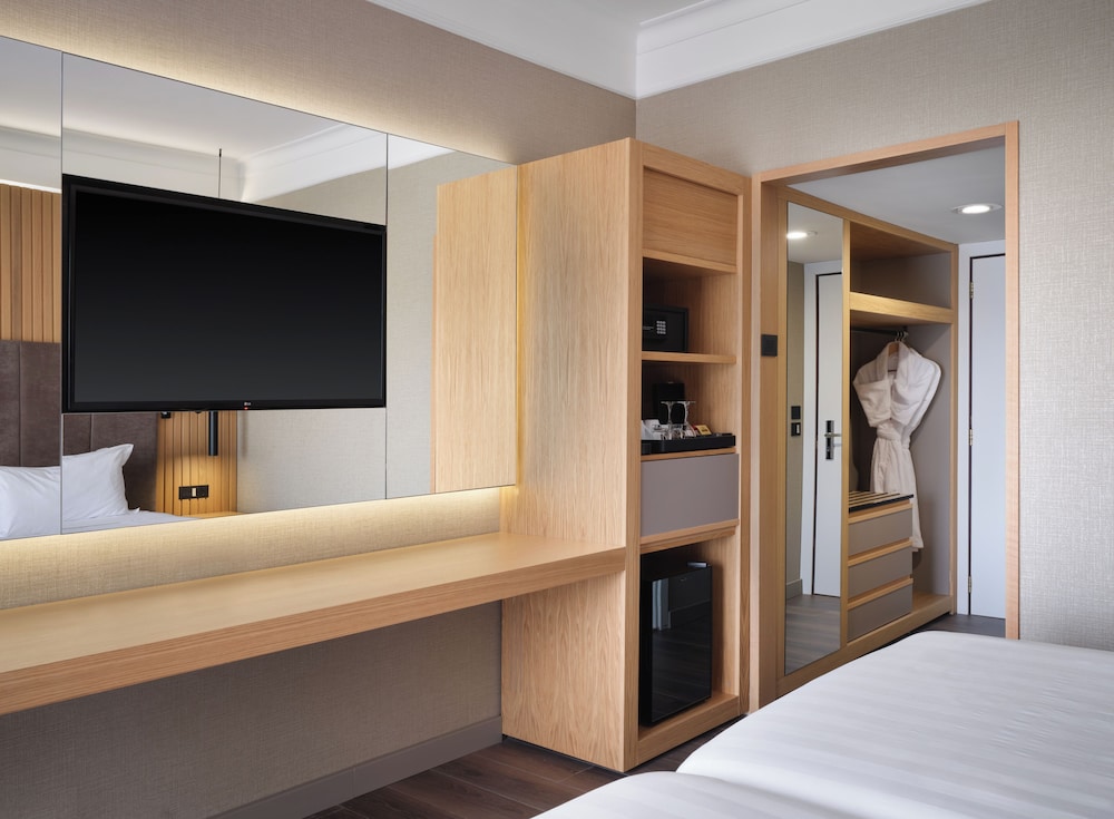 Crowne Plaza Rome-St. Peter's Hotel & Spa by IHG — Hotel rooms in Rome, Lazio