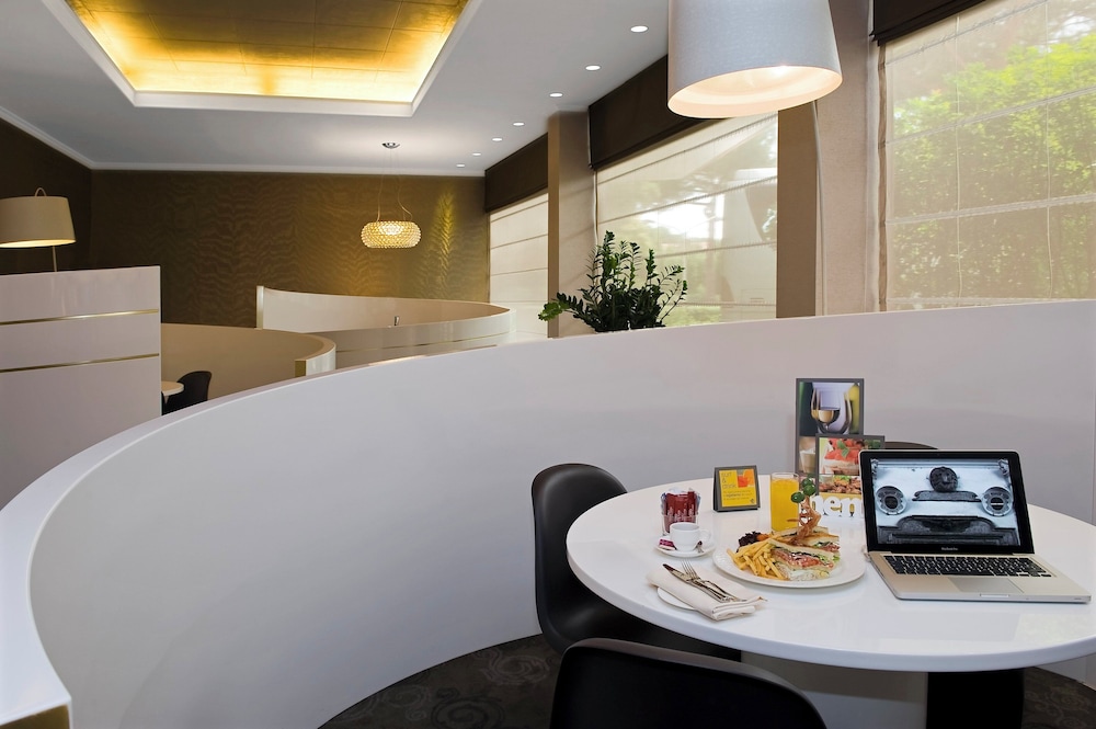 Crowne Plaza Rome-St. Peter's Hotel & Spa by IHG — Restaurant & bars in Rome, Lazio
