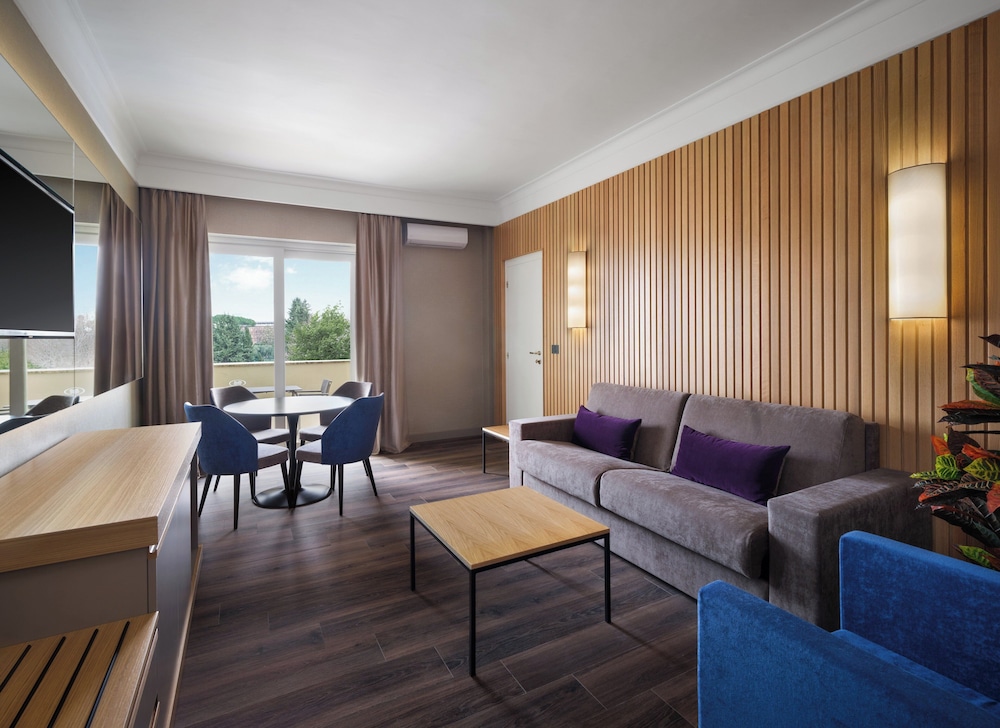 Crowne Plaza Rome-St. Peter's Hotel & Spa by IHG — Hotel rooms in Rome, Lazio