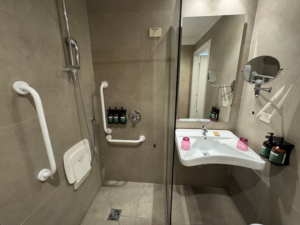 Crowne Plaza Rome-St. Peter's Hotel & Spa by IHG — Hotel rooms in Rome, Lazio