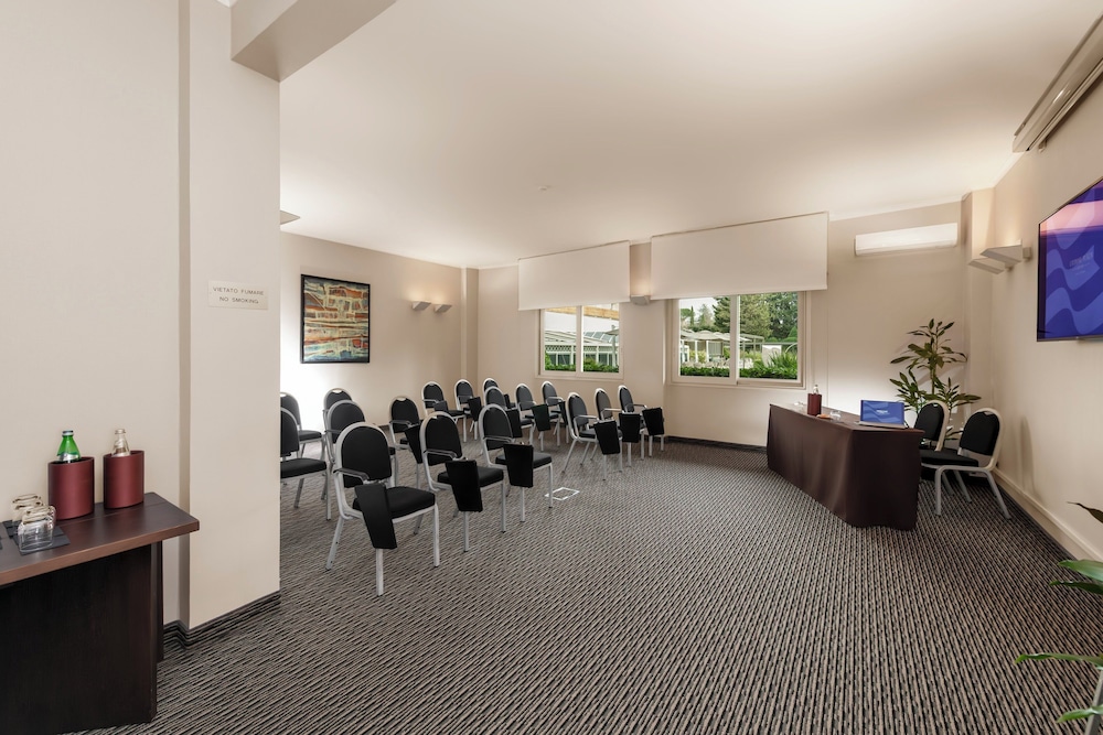 Crowne Plaza Rome-St. Peter's Hotel & Spa by IHG — Hotel building in Rome, Lazio