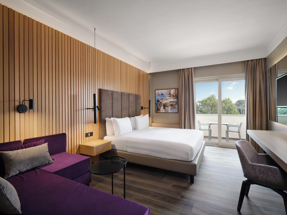 Crowne Plaza Rome-St. Peter's Hotel & Spa by IHG — Hotel rooms in Rome, Lazio