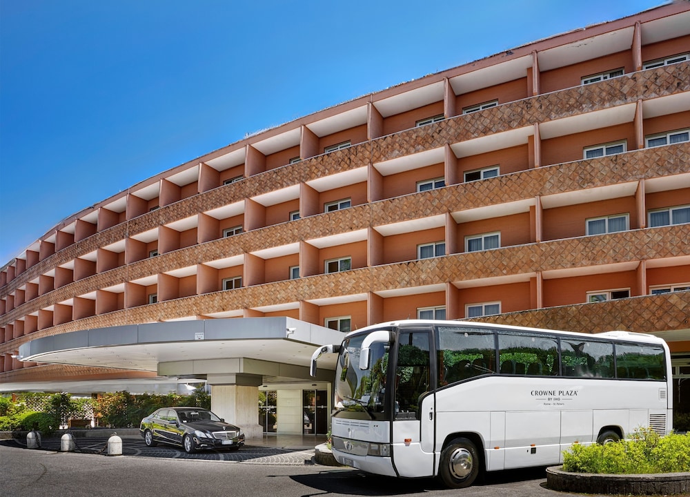 Crowne Plaza Rome-St. Peter's Hotel & Spa by IHG — Hotel building in Rome, Lazio