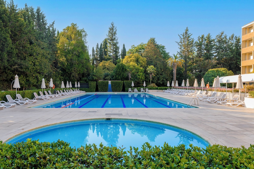 Crowne Plaza Rome-St. Peter's Hotel & Spa by IHG — Swimming pool in Rome, Lazio