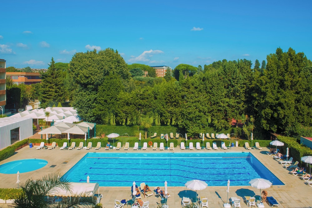 Crowne Plaza Rome-St. Peter's Hotel & Spa by IHG — Swimming pool in Rome, Lazio