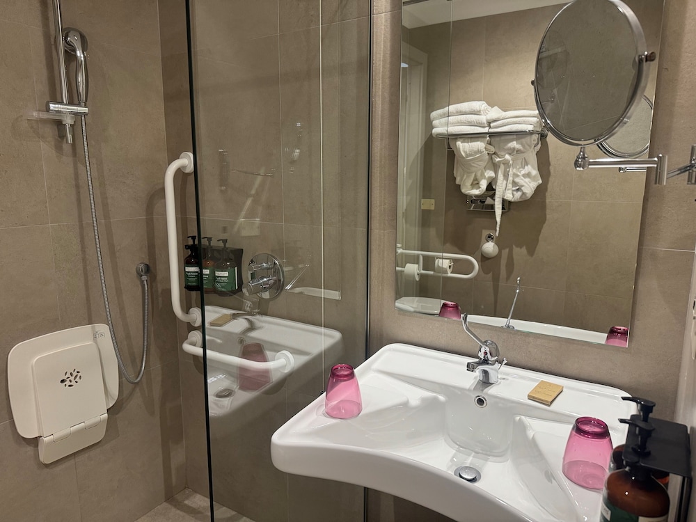 Crowne Plaza Rome-St. Peter's Hotel & Spa by IHG — Hotel rooms in Rome, Lazio