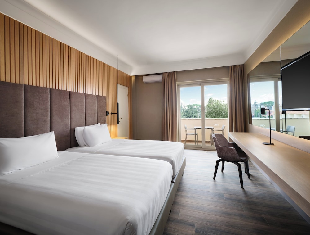Crowne Plaza Rome-St. Peter's Hotel & Spa by IHG — Hotel rooms in Rome, Lazio
