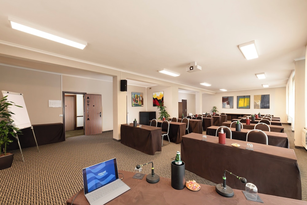 Crowne Plaza Rome-St. Peter's Hotel & Spa by IHG — Hotel building in Rome, Lazio