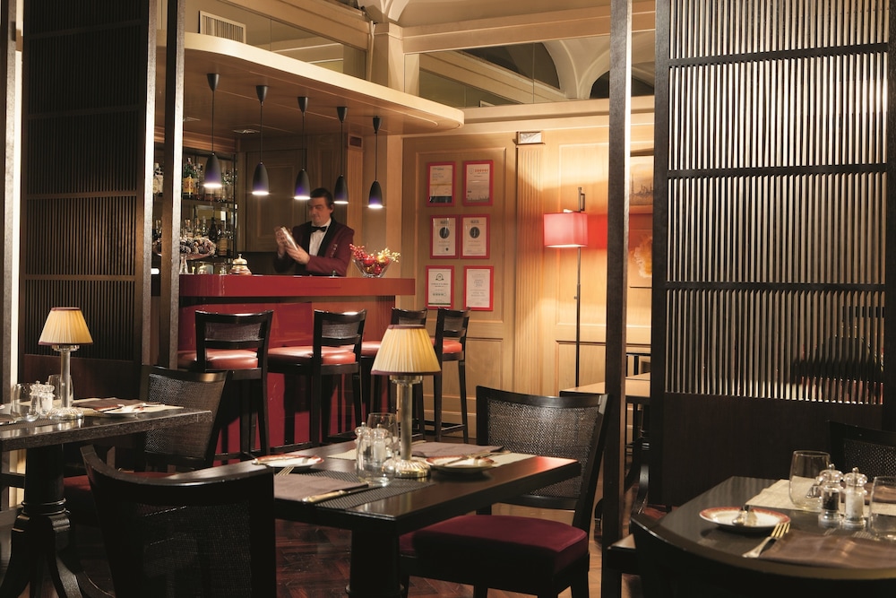 Dei Borgognoni Hotel — Restaurant & bars in Rome, Lazio