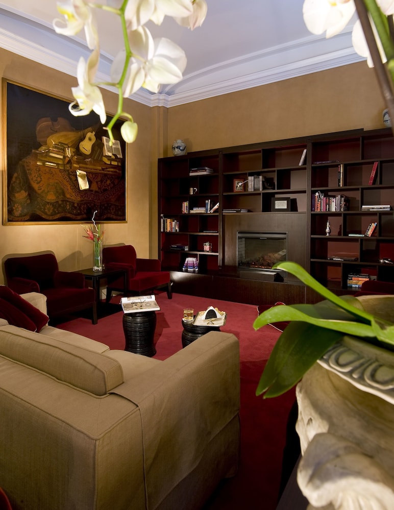 Dei Borgognoni Hotel — Hotel rooms in Rome, Lazio