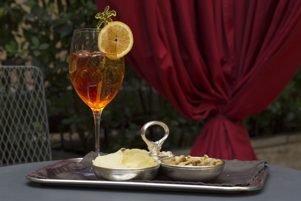Dei Borgognoni Hotel — Restaurant & bars in Rome, Lazio