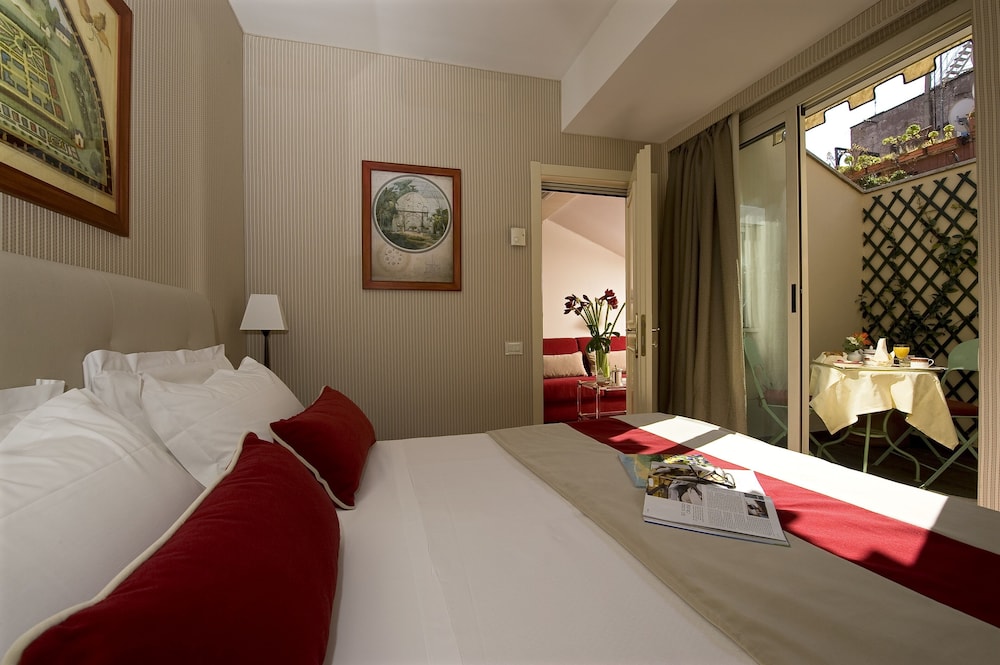 Dei Borgognoni Hotel — Hotel rooms in Rome, Lazio