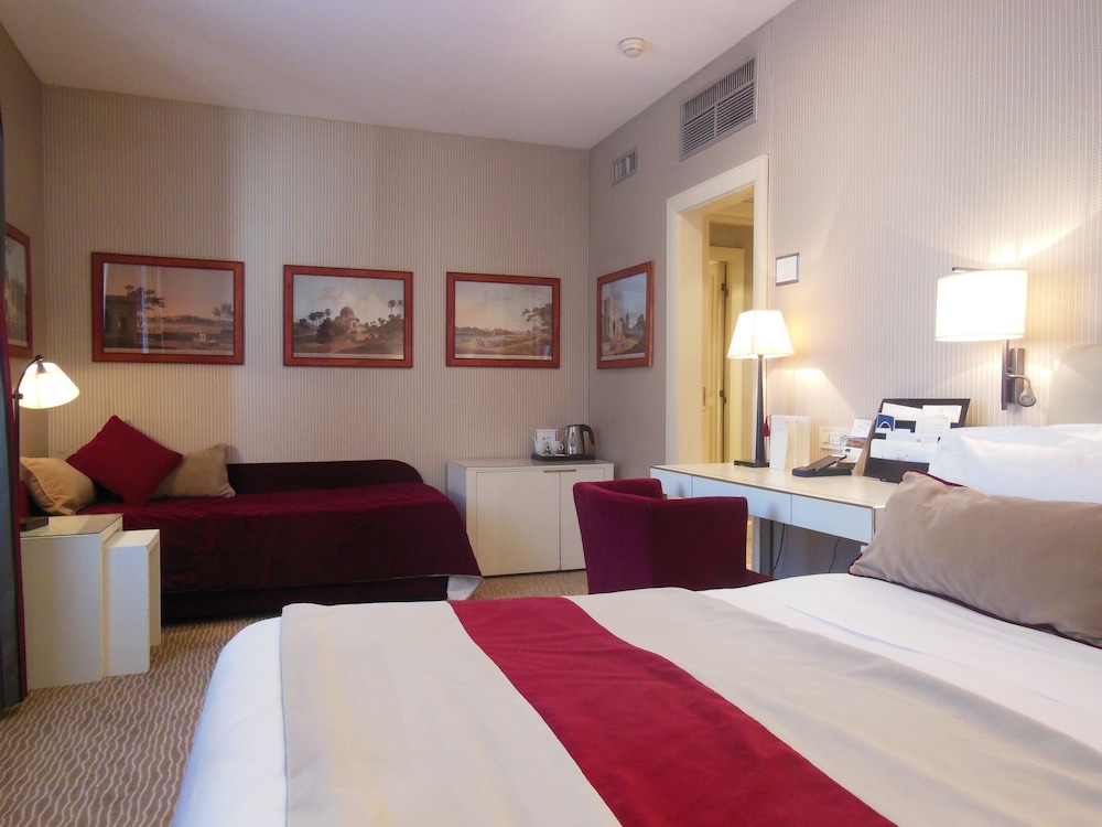 Dei Borgognoni Hotel — Hotel rooms in Rome, Lazio