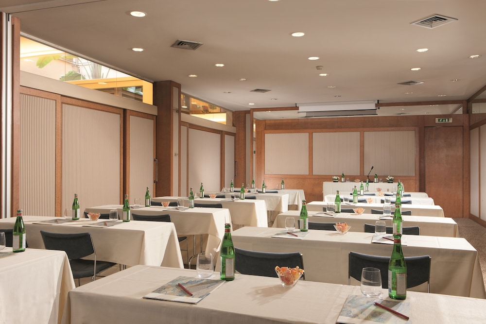 Dei Borgognoni Hotel — Restaurant & bars in Rome, Lazio