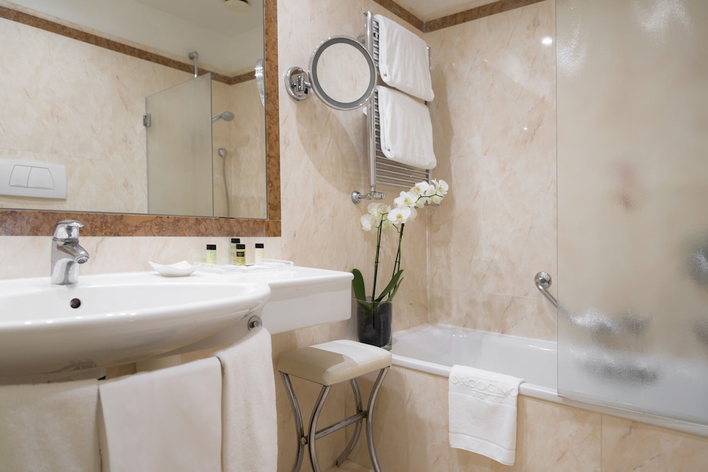 Dei Borgognoni Hotel — Hotel rooms in Rome, Lazio