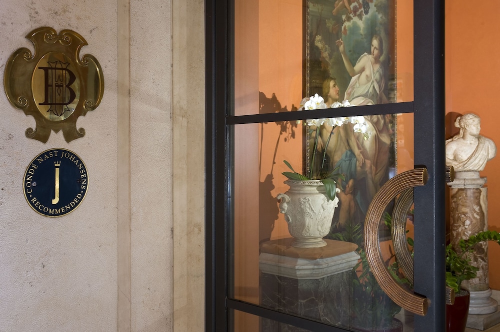 Dei Borgognoni Hotel — Hotel rooms in Rome, Lazio